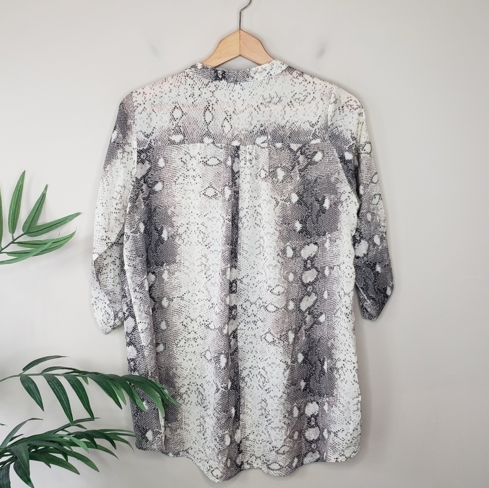 She & Sky | Snakeskin Criss Cross Hem Blouse Size Small - Picture 5 of 6